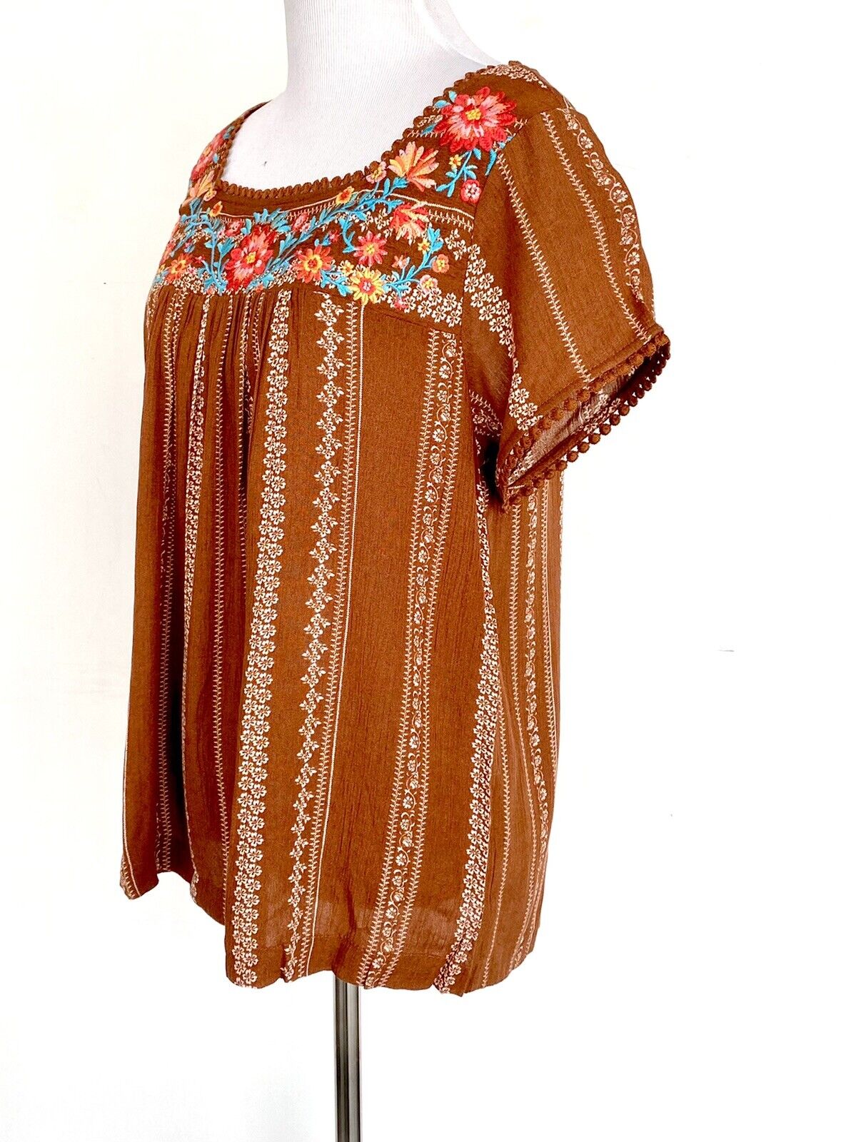 Savanna Jane tan brown embroidered top Retail $65 Price $39 Size S