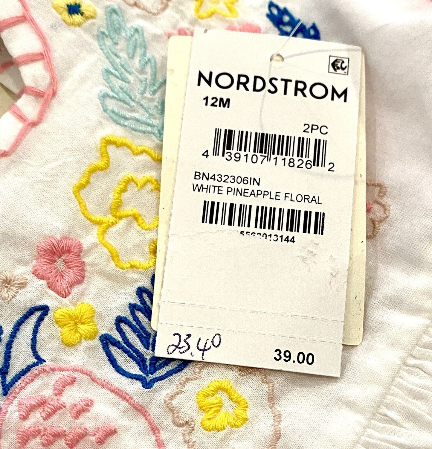 Tucker + Tate Embroidered White Top & Shorts Retails $39 Price $23.40 12 M NWT