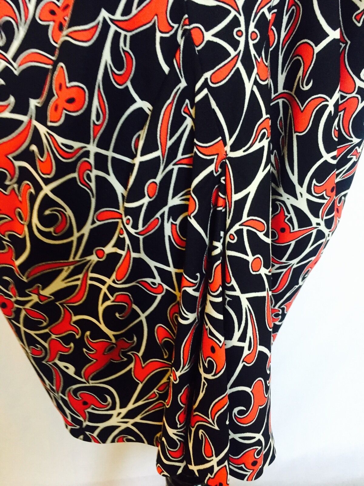 Nicole Miller Artelier  Black And Red Dress. NWT Retails $355 Price $130 Size 2