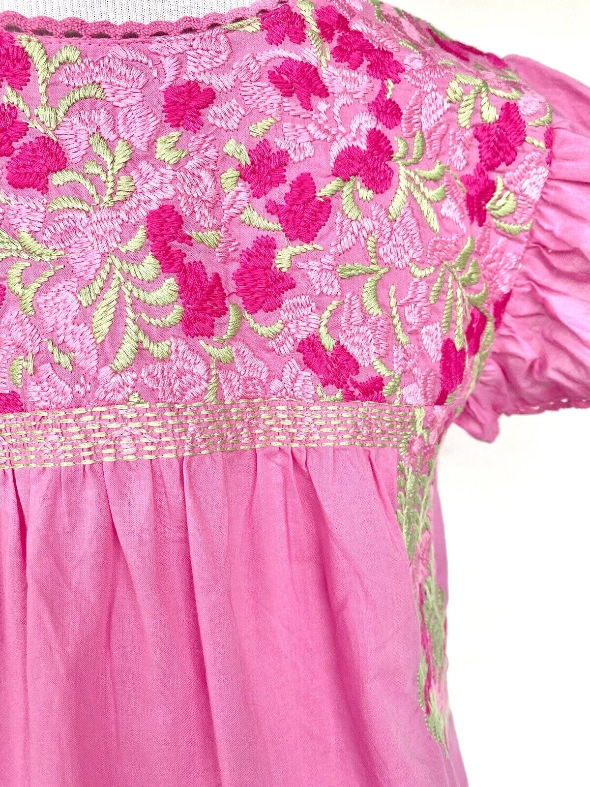 NWT J Marie embroidered Kehlani Top size M Retail $106 Price $53 pink