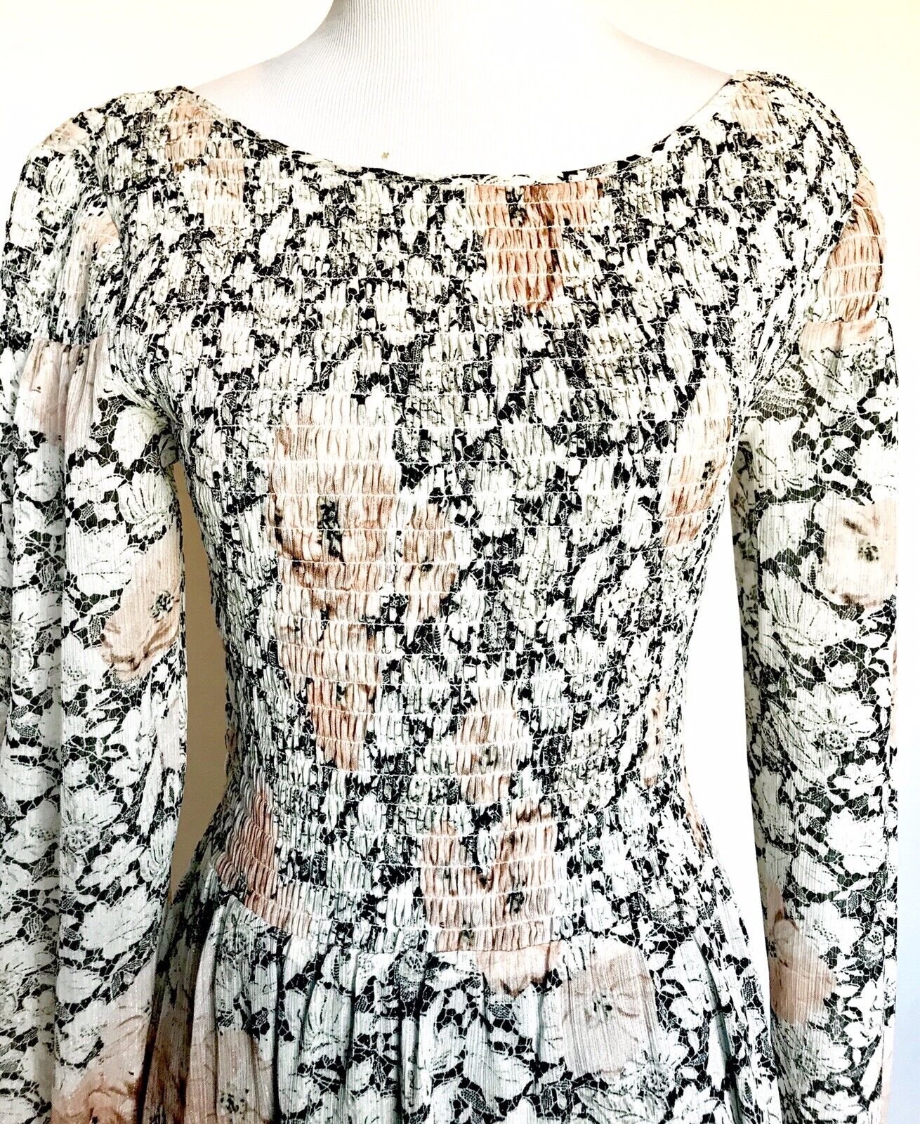 AVEC LES FILLES NWT Smocked Floral Low Back Dress. Retail $148 Price $62 Size 4