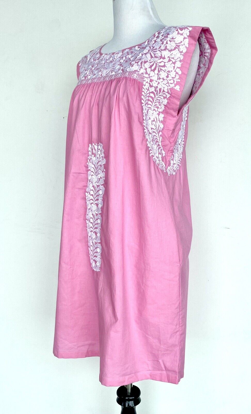 NWT J Marie embroidered Emory Dress size XS Retail $114 Price $65 Pink