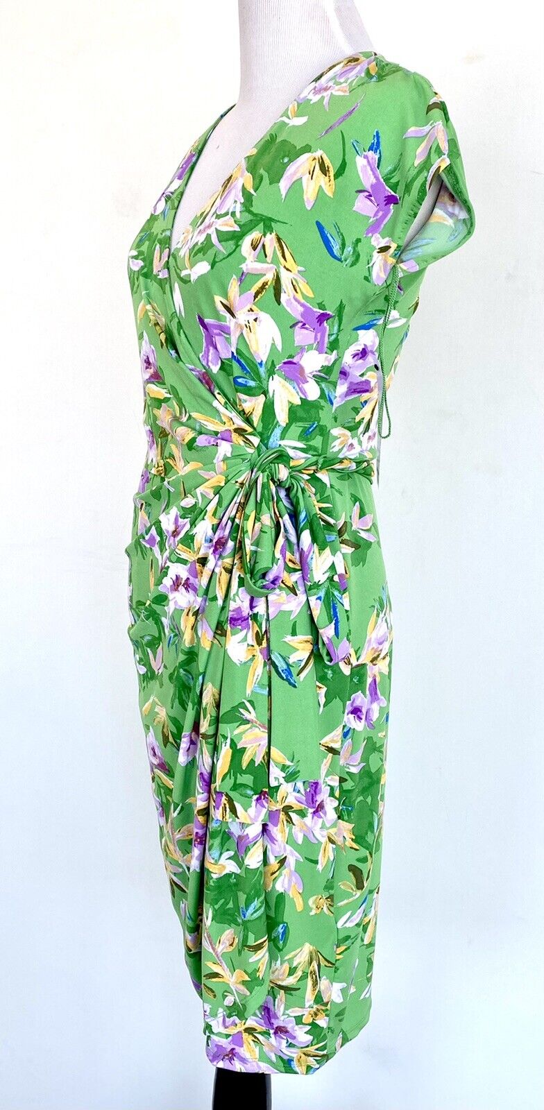 Maggy London Wrap Stretch Green Floral Dress NWT Retail $118 Price $69 Size 2