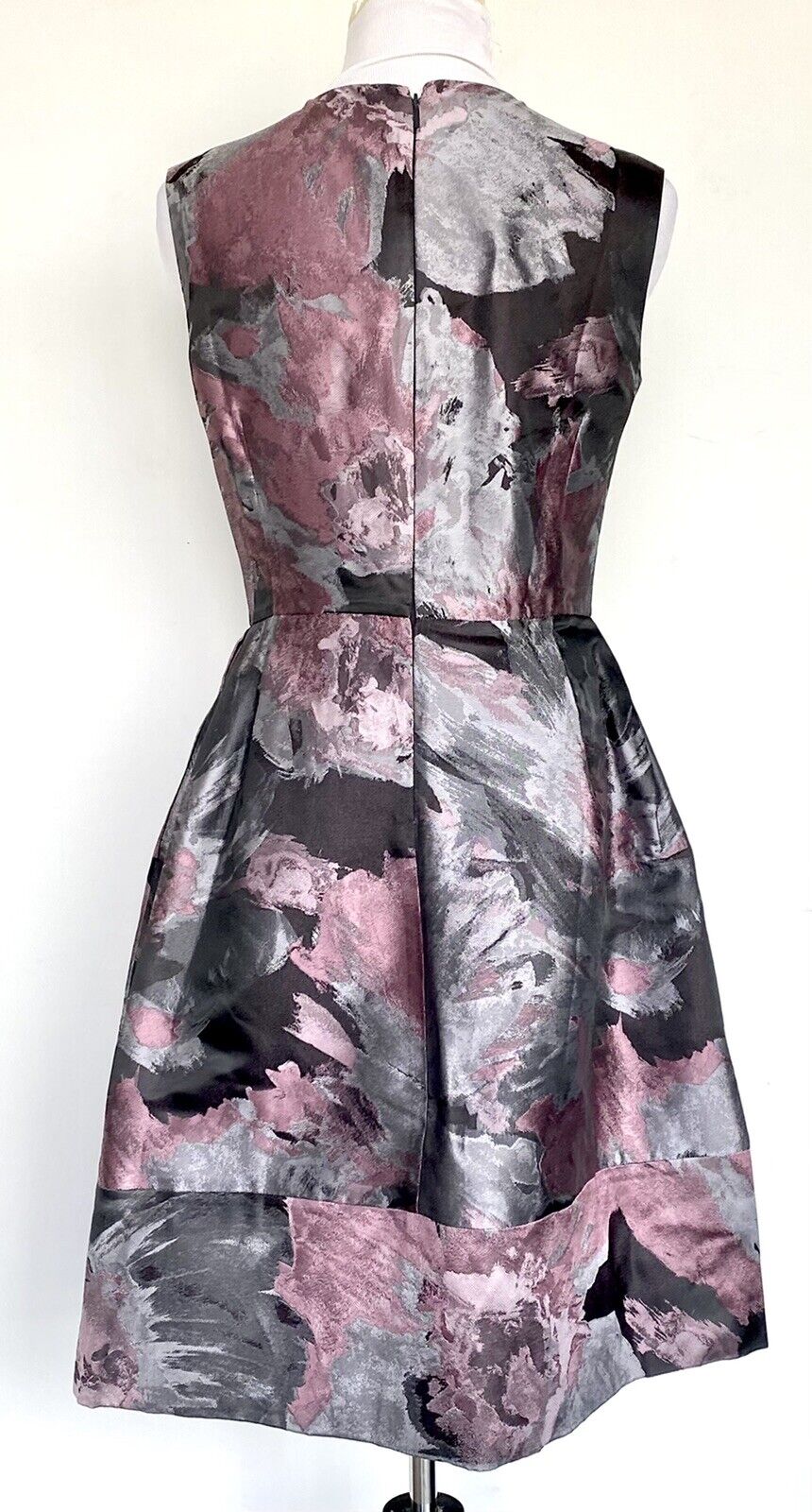 Carolina Herrera Metallic Formal Dress. Retails $910 NWT Price $545 Size 8