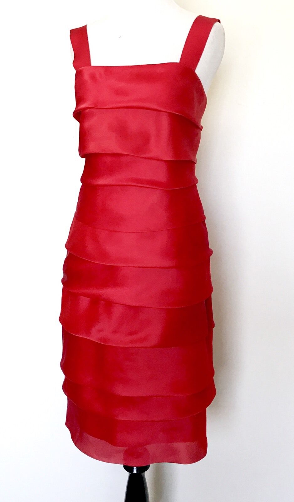 Carolina Herrera Red Silk Formal Dress. Retails $1000 NWT Price $398 Size 2