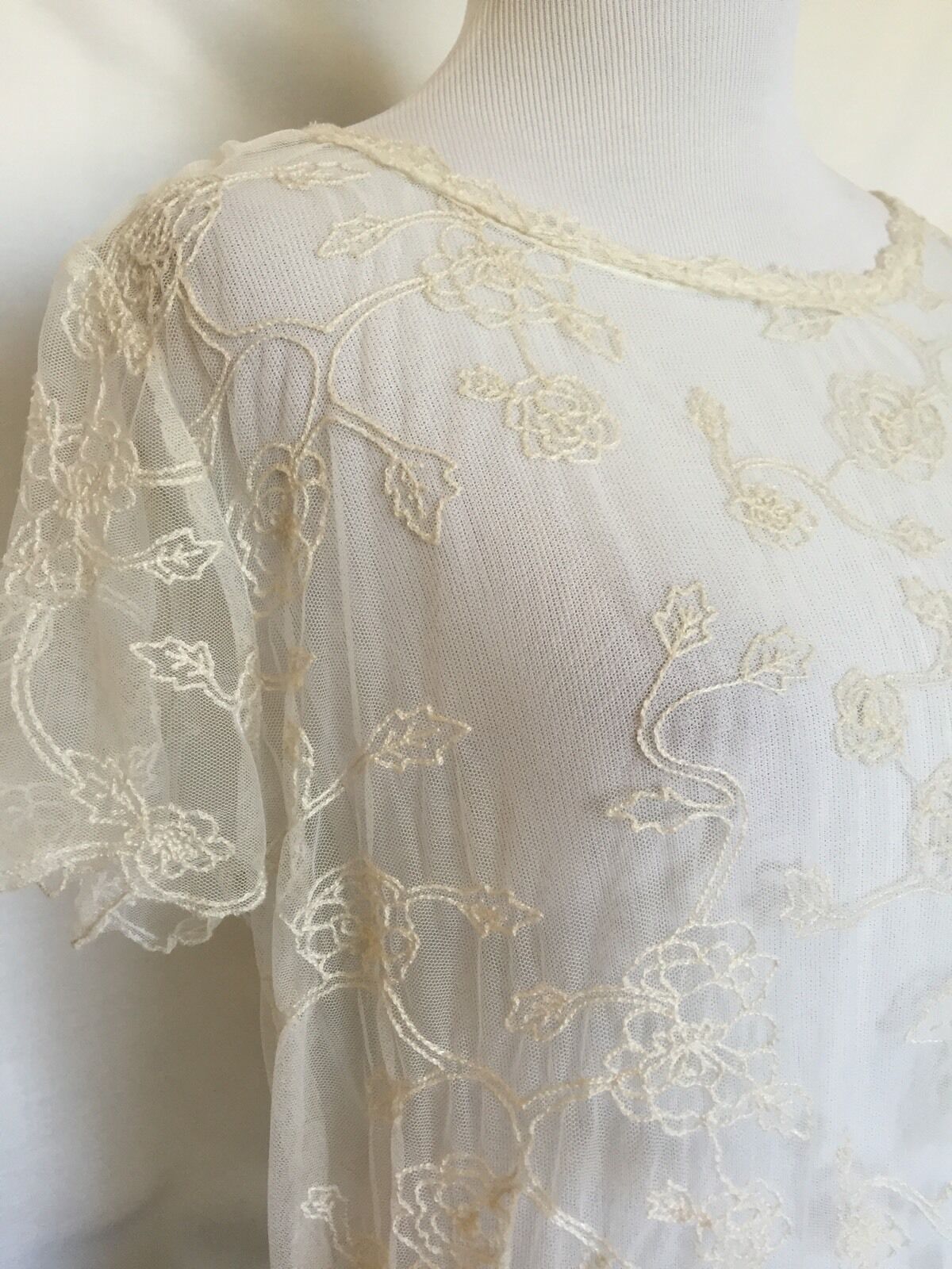 Hinge Cream Ivory Stitch Flower Net Top. NWT Size S Original Price $78 Price $38