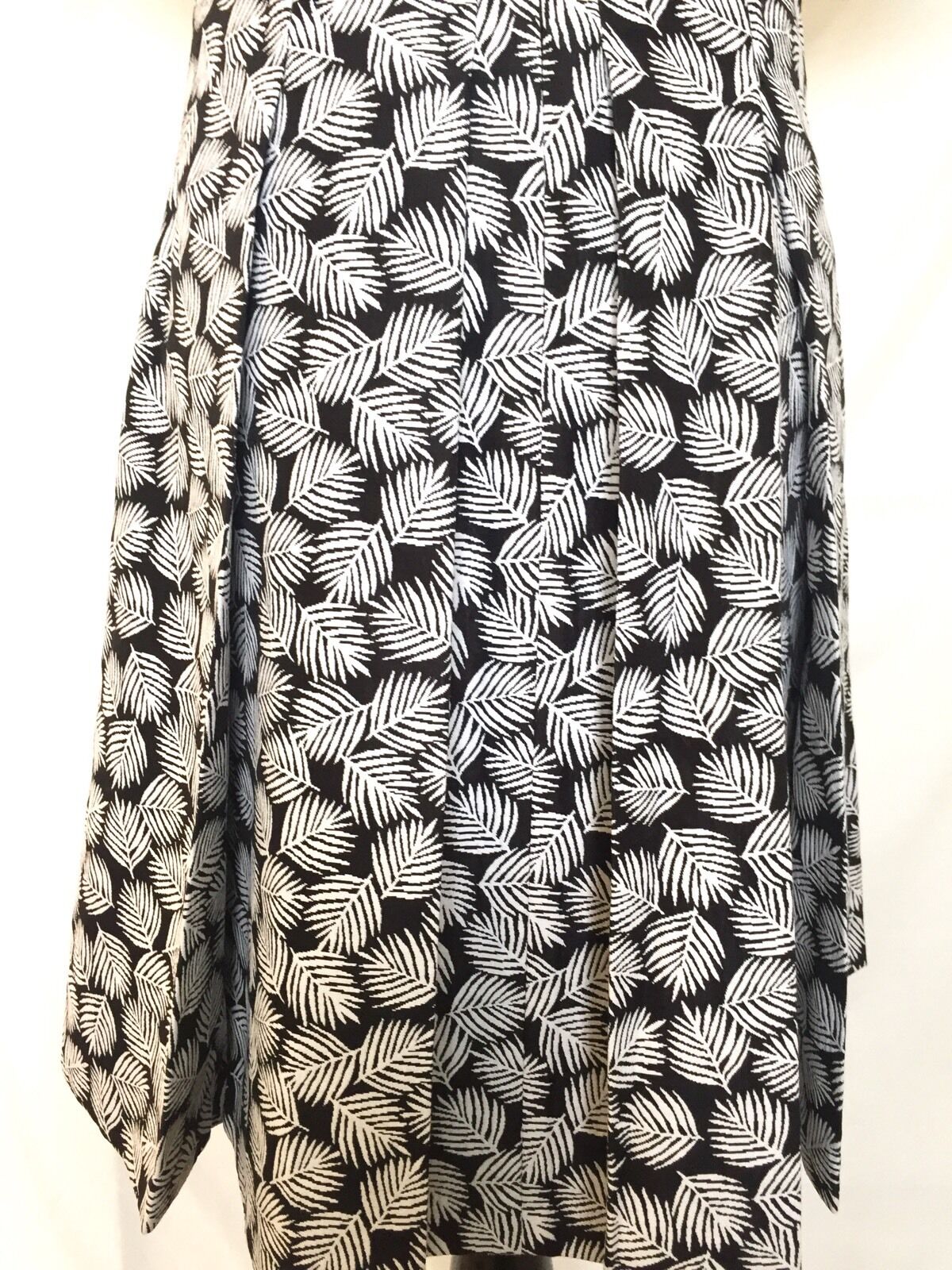 Michael Kors Black & White Leaf Dress. NWT Retail $175 Price $58 Size 6