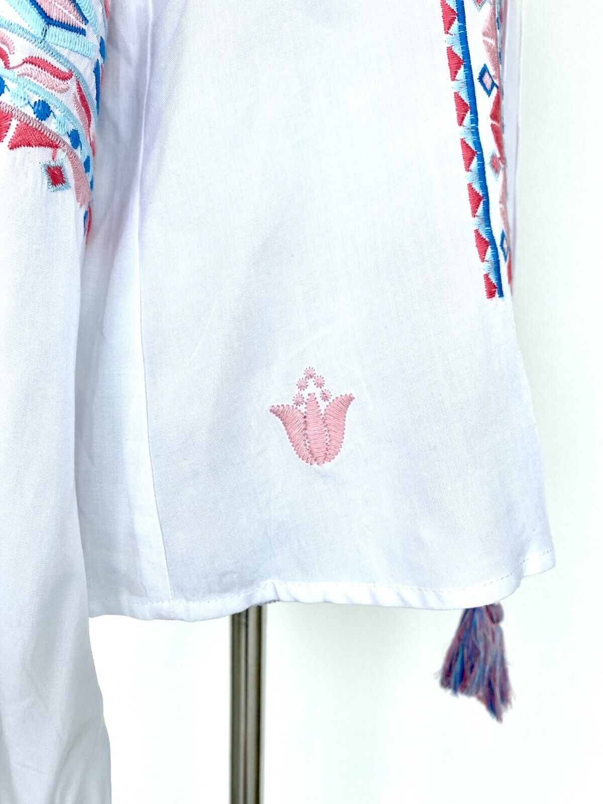 NWT J Marie embroidered Brittney Top size XS Retail $76 Price $38
