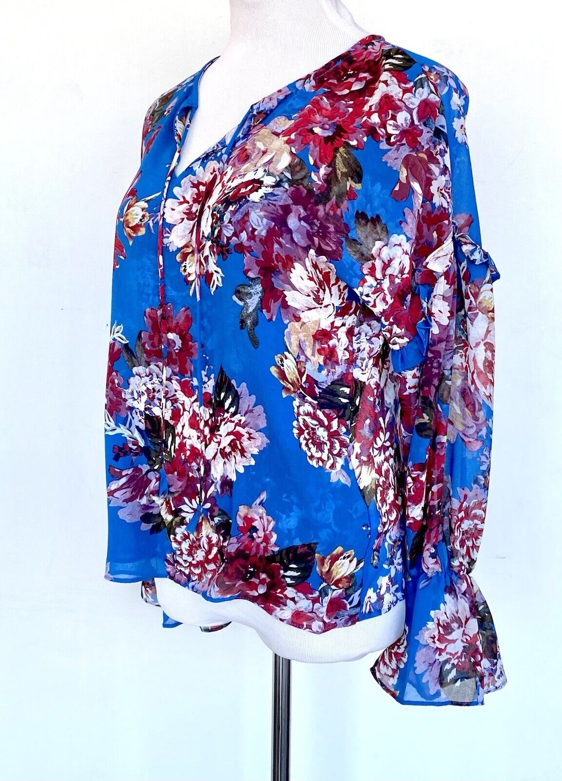 Elie Tahari Blue Red Blossom Blouse Retails $78 price $42 NWT Size XS Chiffon