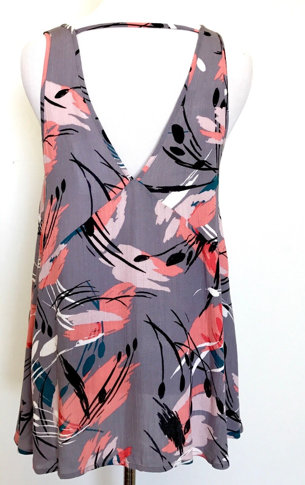 Lush Sleeveless Coral And Gray Top.NWT Retails $34 Price $20 XS