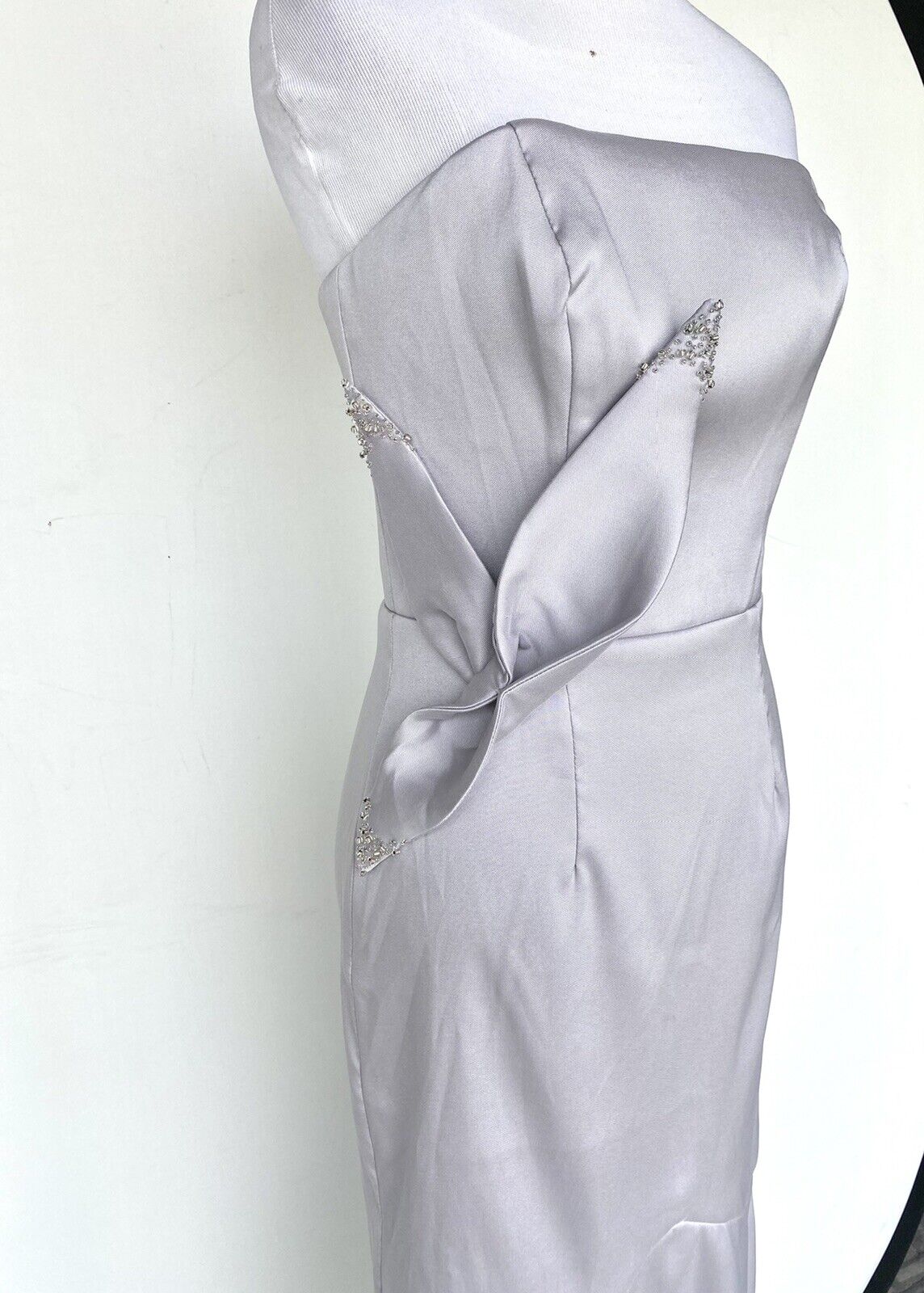 Kay Unger Bead Flower Grey Cocktail Dress Size 2 Retail $268 Price $78 NWT