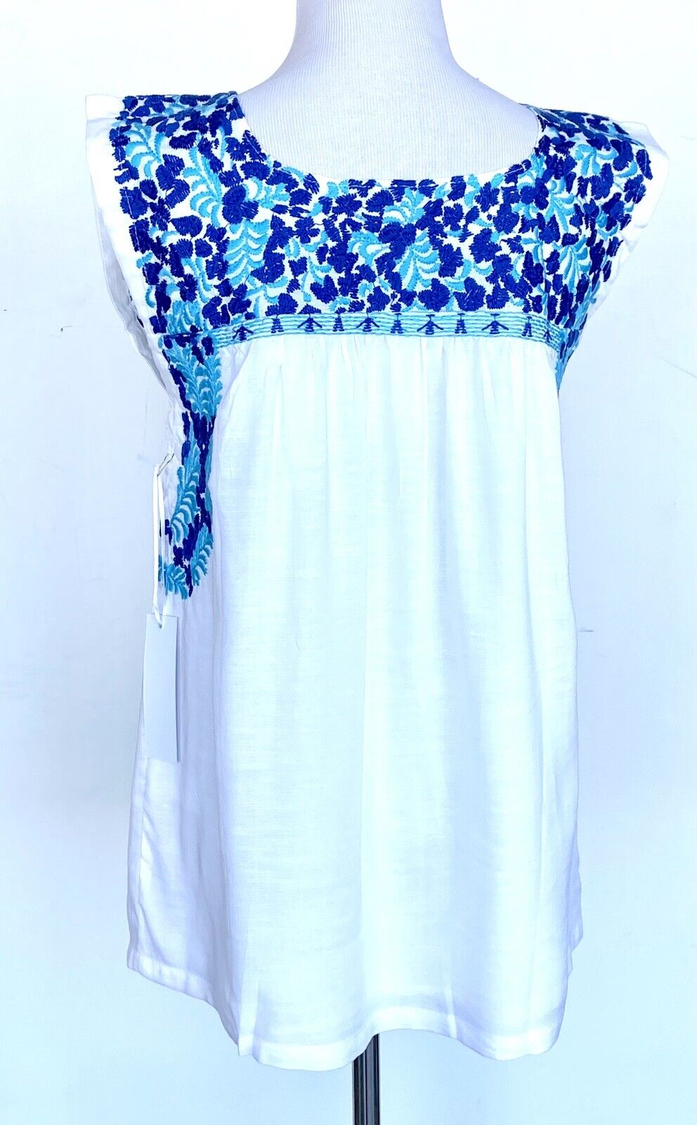 J Marie embroidered Brynn Linen mix top XS Retail $102 Price $56 white blue