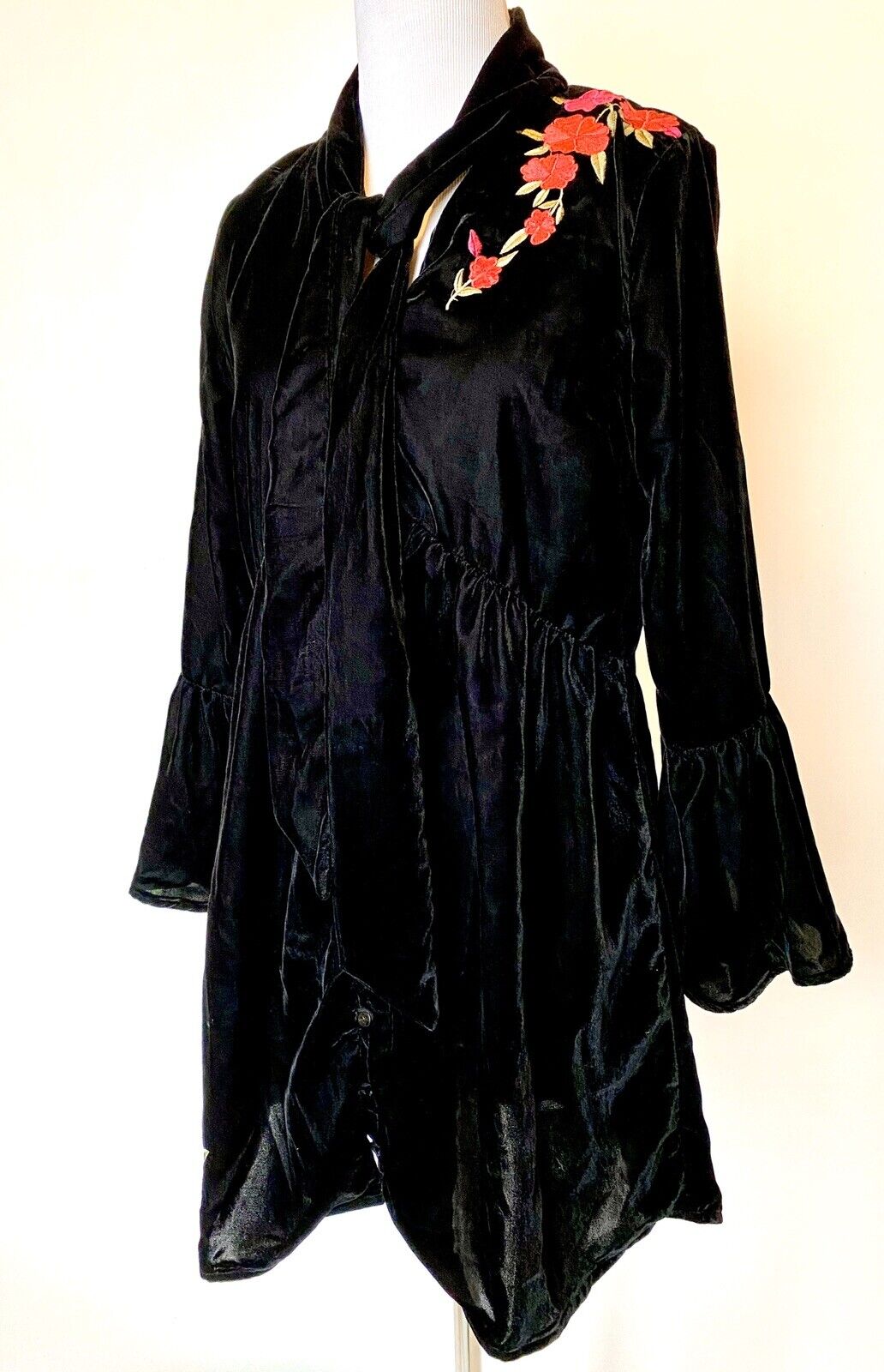 4our Dreamers Black Velvet Rose Embroidered Dress.Retails $158 Price $39 NWT