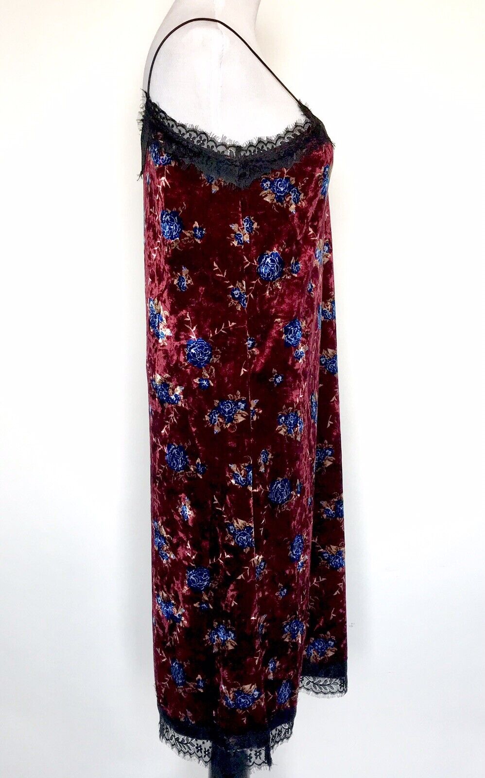 Moon River Burgundy  Velvet & Lace Dress. Size S NWT Retail $95  Price $59