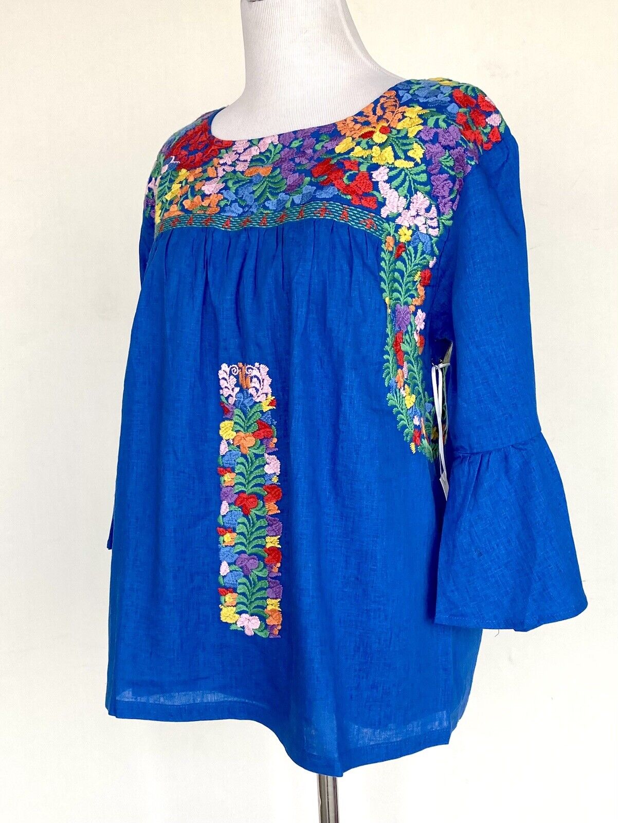 NWT J Marie embroidered Jenna Top bell sleeve size XSmall Retail $92 Price $59