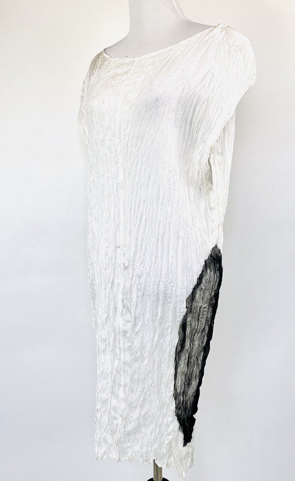 Amaran Silk Handpainted Off White Crinkle Dress Retail $119 Price $49 Size Small