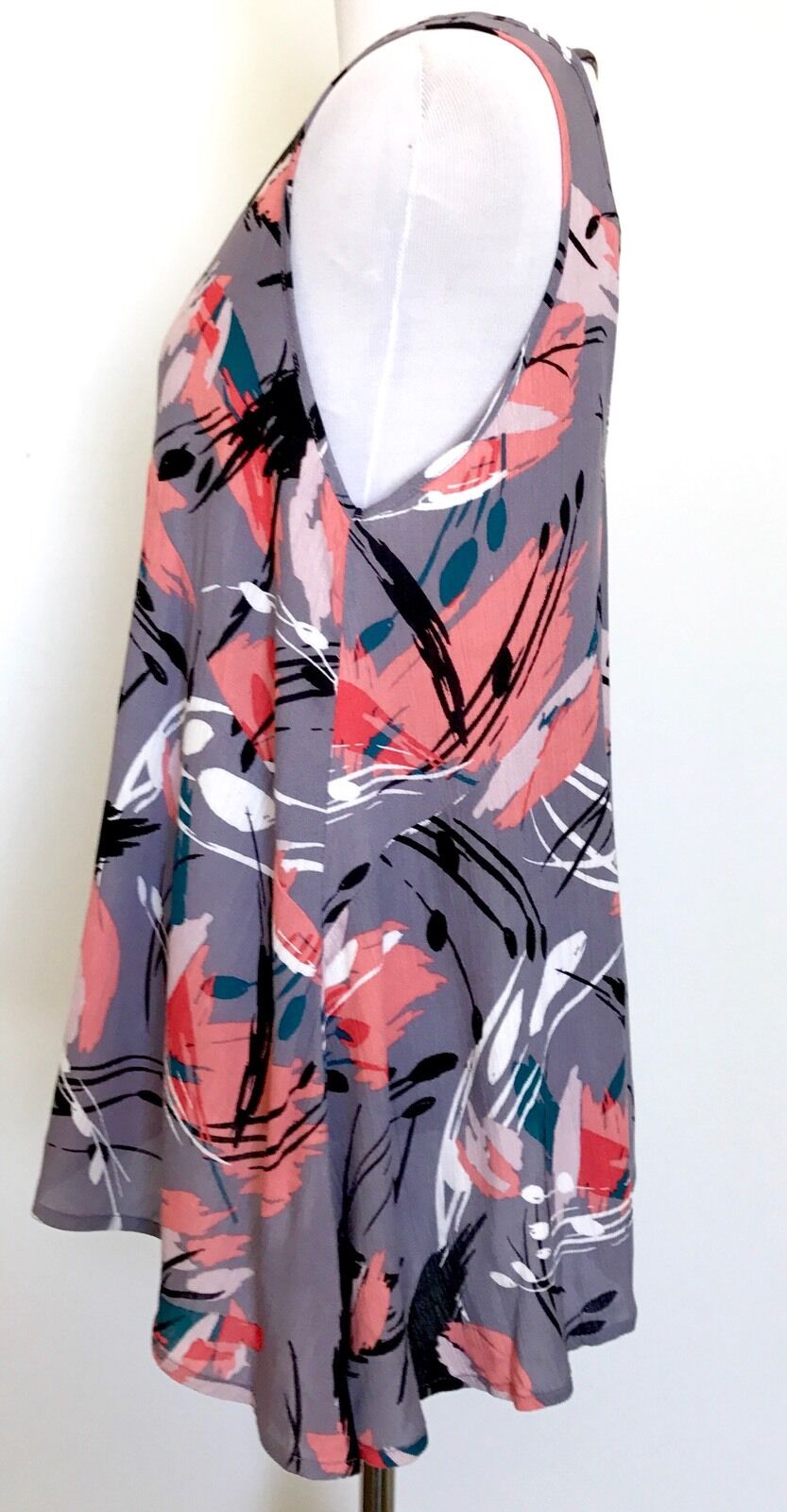 Lush Sleeveless Coral And Gray Top.NWT Retails $34 Price $20 XS