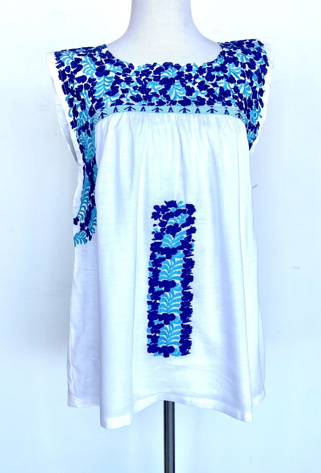 J Marie embroidered Brynn Linen mix top XS Retail $102 Price $56 white blue
