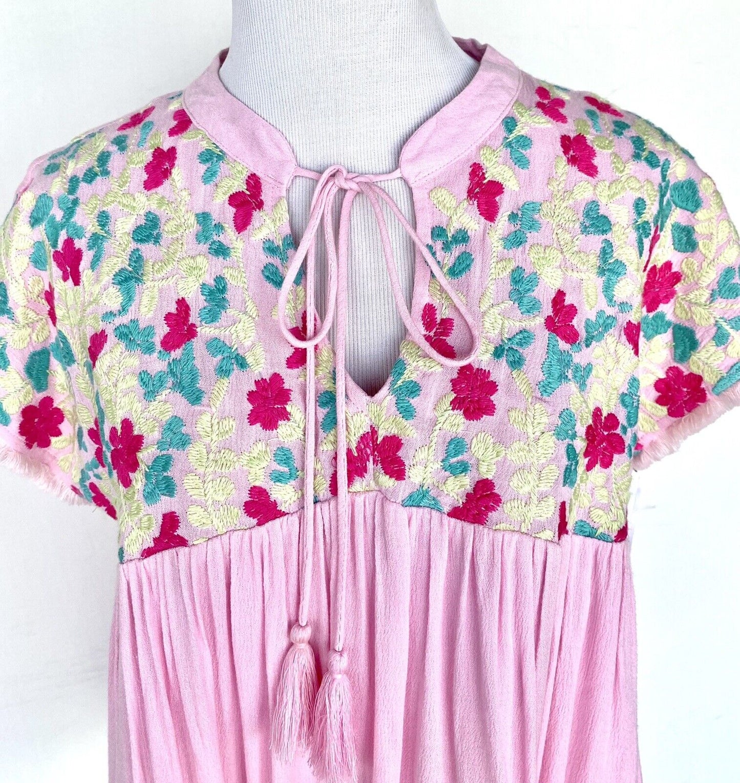 J Marie embroidered Poppy Tassel Top size XS Retail $92 Price $59 Pink NWT