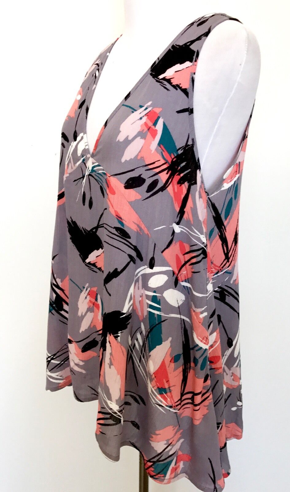 Lush Sleeveless Coral And Gray Top.NWT Retails $34 Price $20 XS