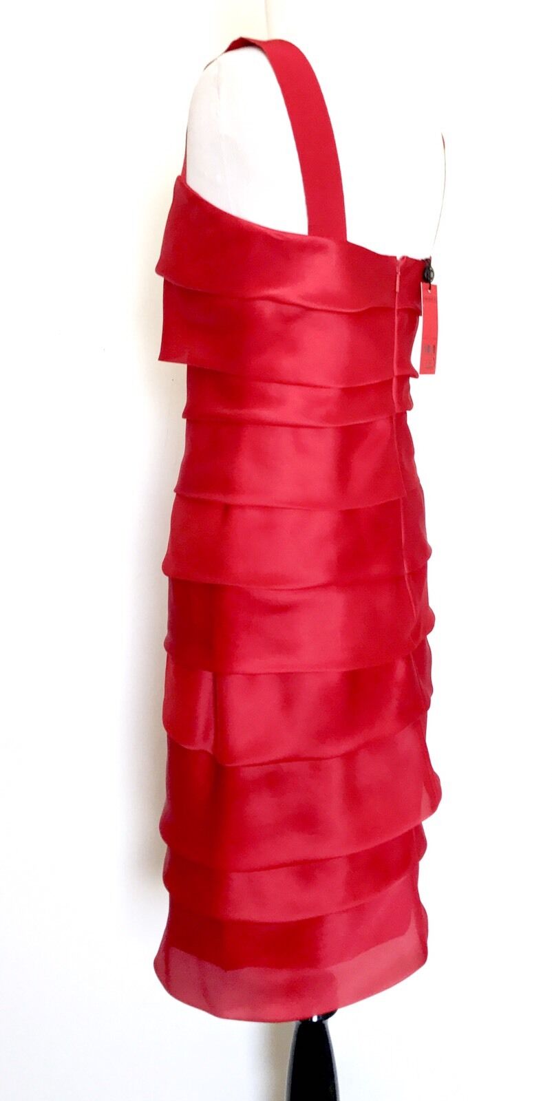 Carolina Herrera Red Silk Formal Dress. Retails $1000 NWT Price $398 Size 2